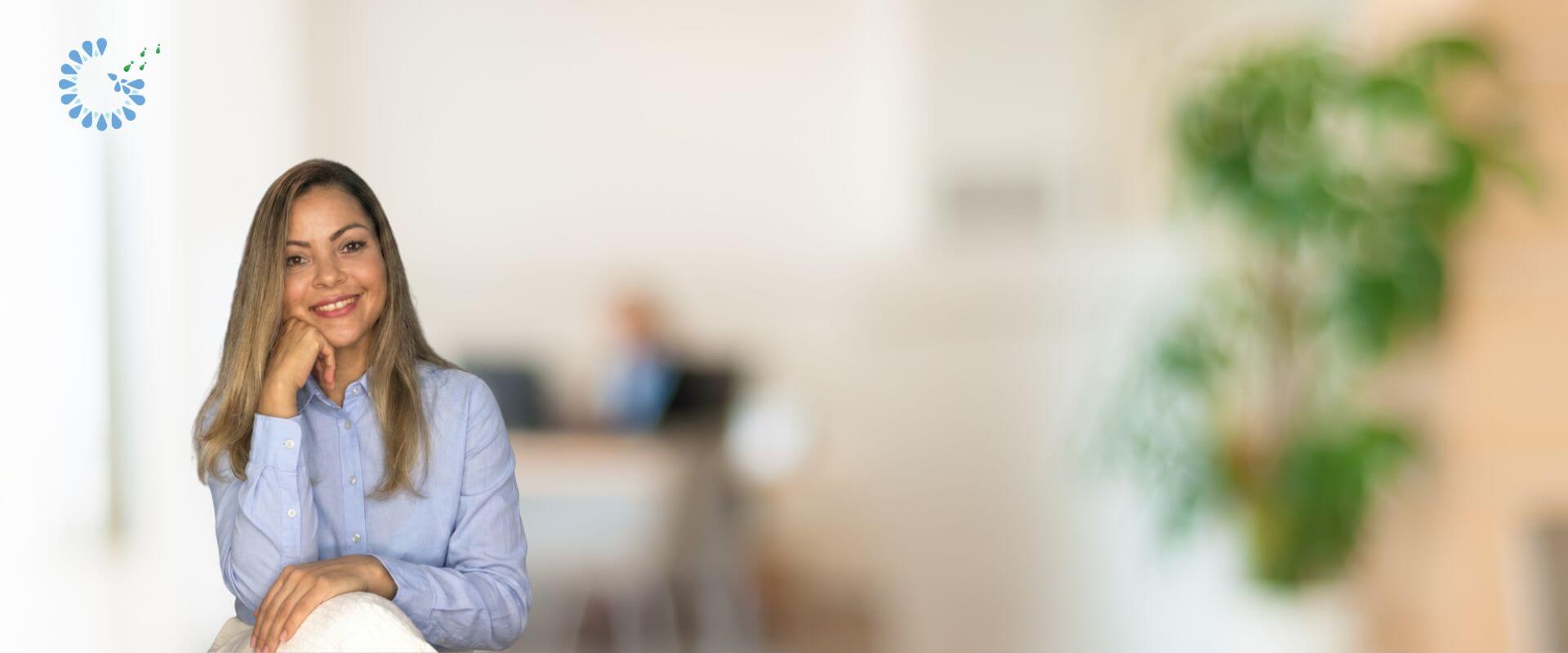 Empresaria descubriendo cómo optimizar su modelo de negocio con Gestionamos Consultoría